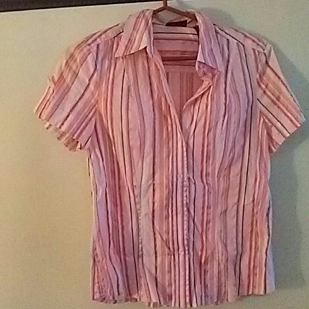 Very cute womens button up shirt. Tac1004