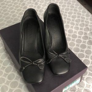 Prada leather pumps with bow