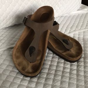Birkenstock Gizeh in Mocha