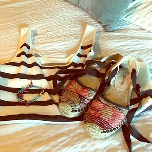 Tribal lace up Saludos EUC!