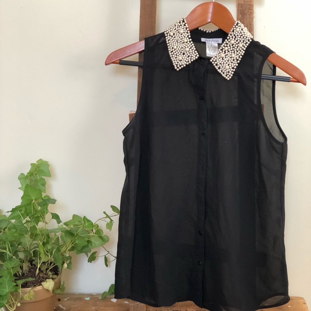 Lightweight Button-up Black Tank with Pearl Collar