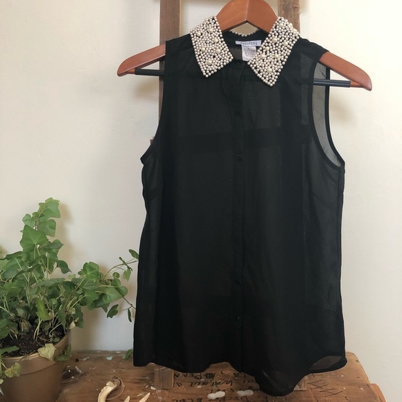 Lightweight Button-up Black Tank with Pearl Collar - Picture 2 of 4