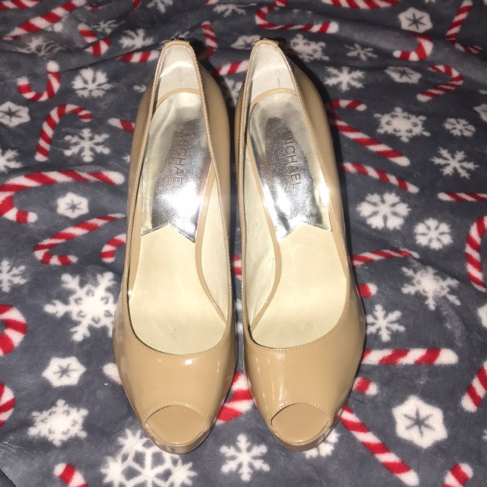 Beige Michael Kors higheels.