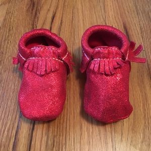 Freshly Picked Moccasins Size 3, Red Metallic