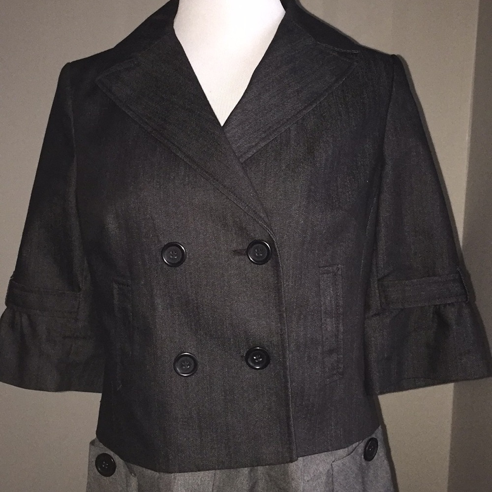 Adorable Ann Taylor LOFT petite grey crop blazer.