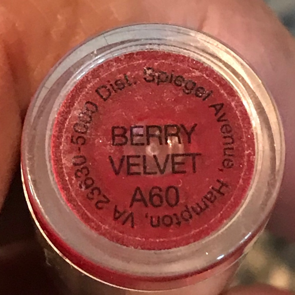 BNIP, SPIEGEL, “BERRY VELVET” LIPSTICK