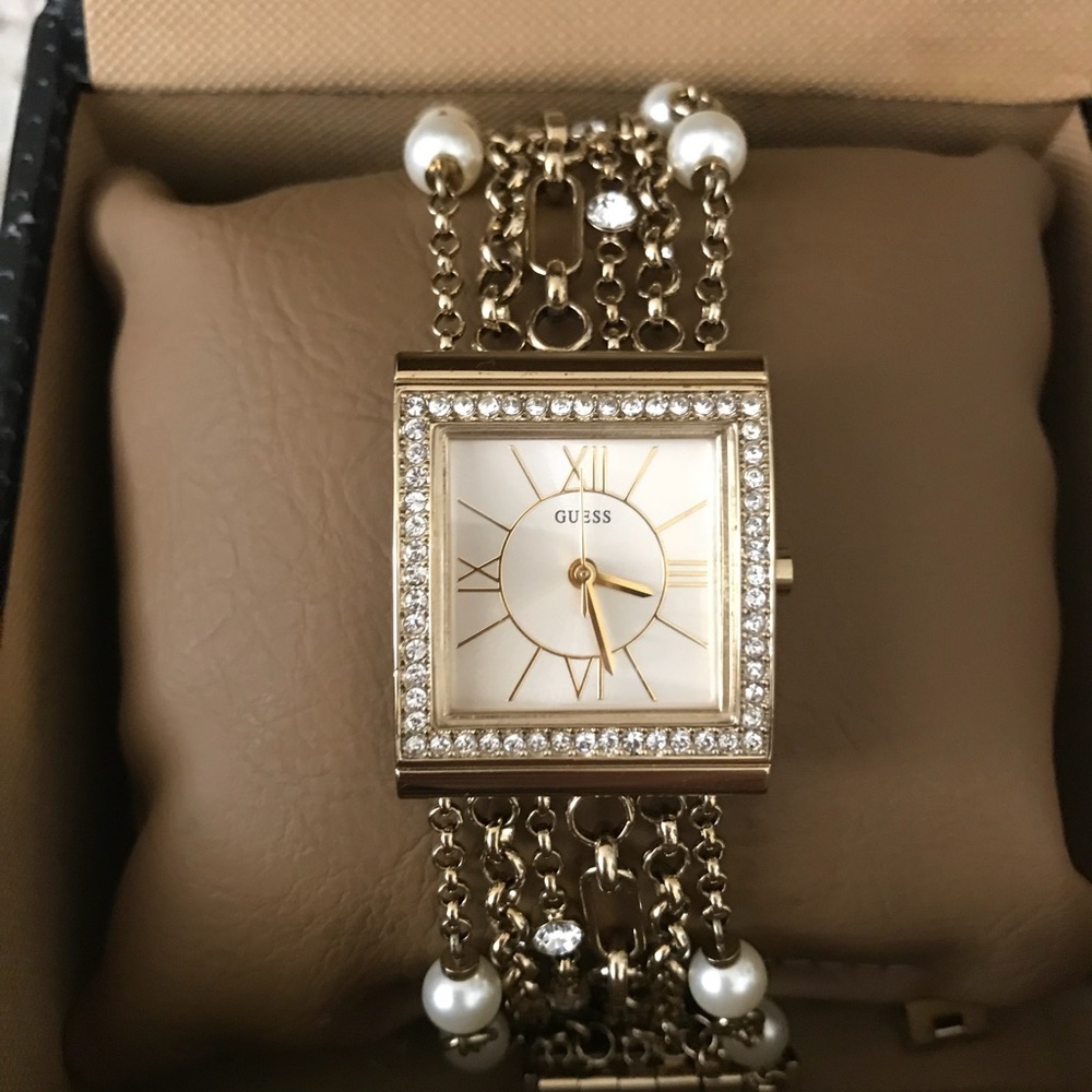 Fancy pearl Guess watch
