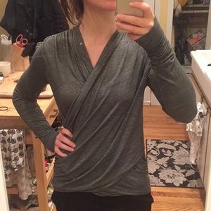 Athleta super soft faux-wrap top. Green. Size XS.