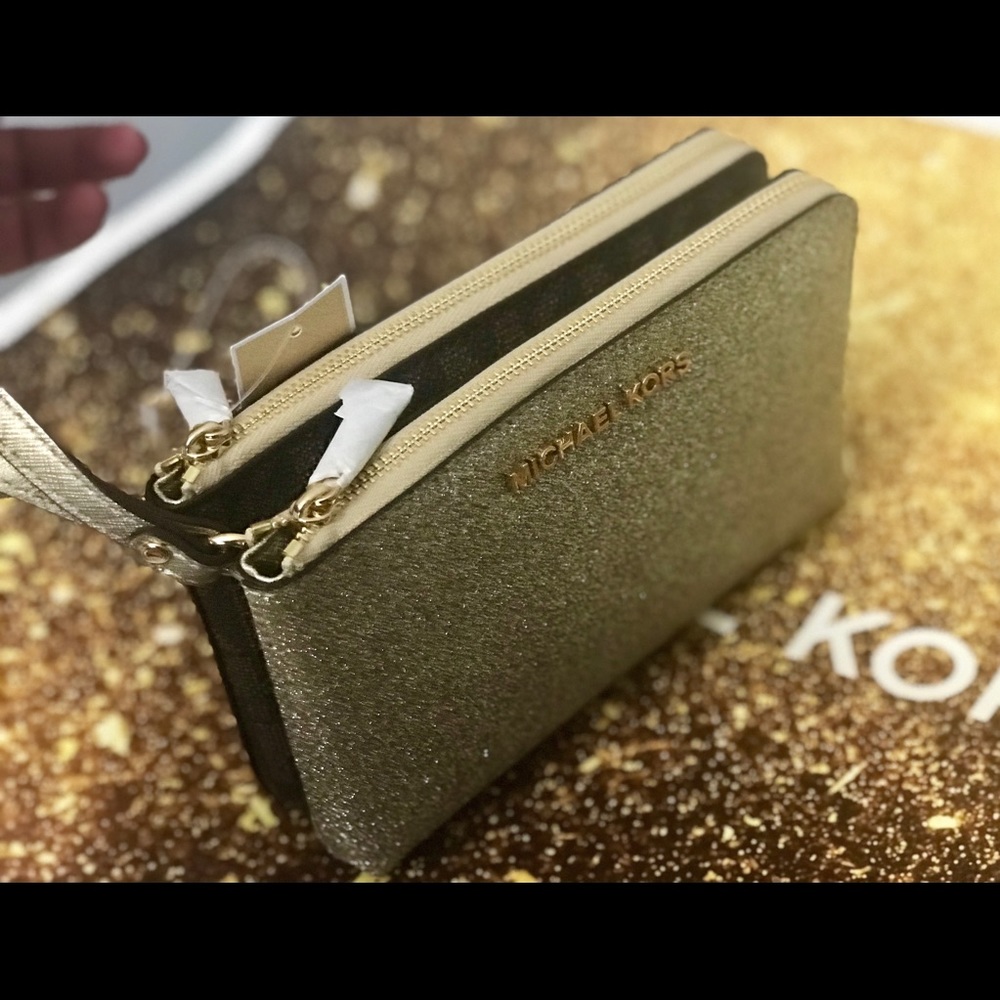 💕💕🎉HP🎉Michael Kors Large Double GSSET Wristlet