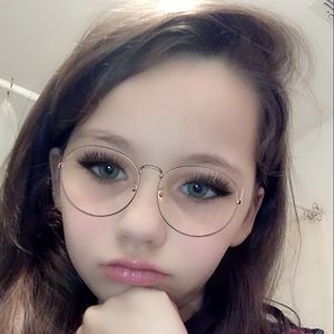 Meet your Posher, Celia