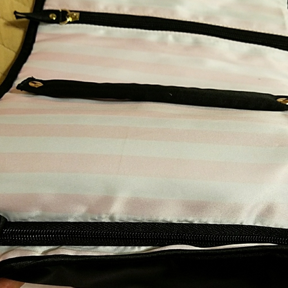 NIB VS Jewelry Travel Case - Picture 2 of 3
