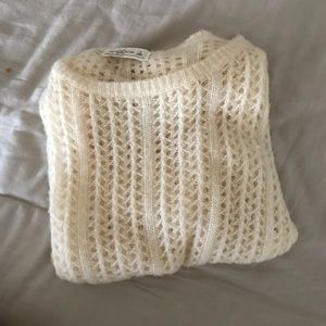 Very cute knit soft sweater to layer