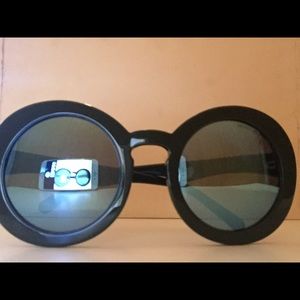 Henri Bendel Ivy Round Framed Sunglasses