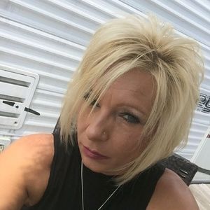 Meet your Posher, Lorita