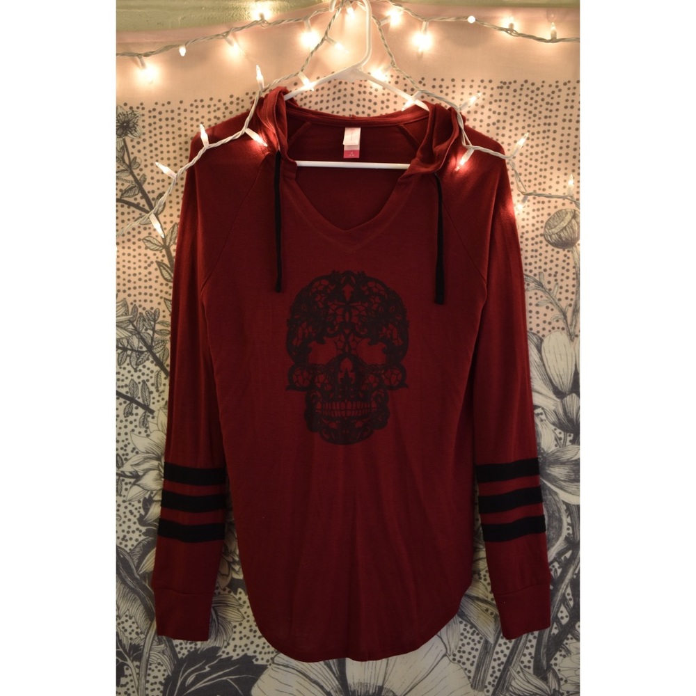 Dark red hoodie with skull print