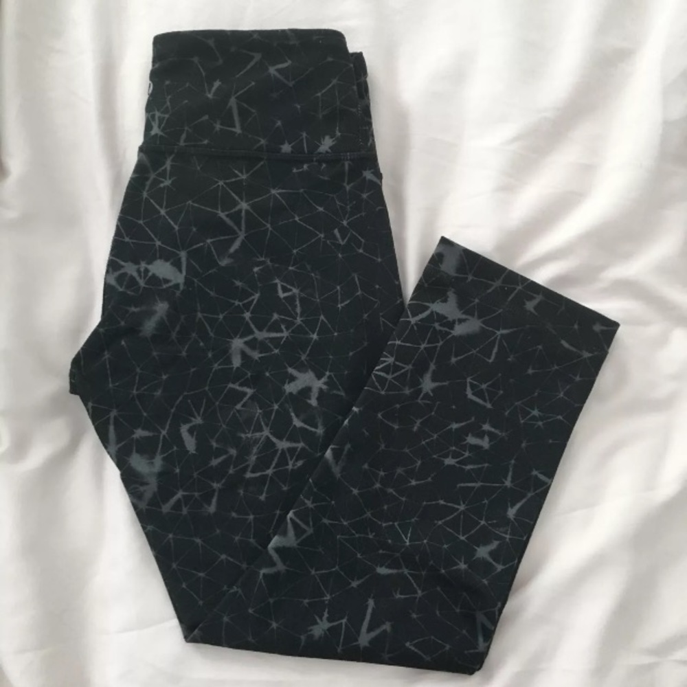 Lululemon printed crops