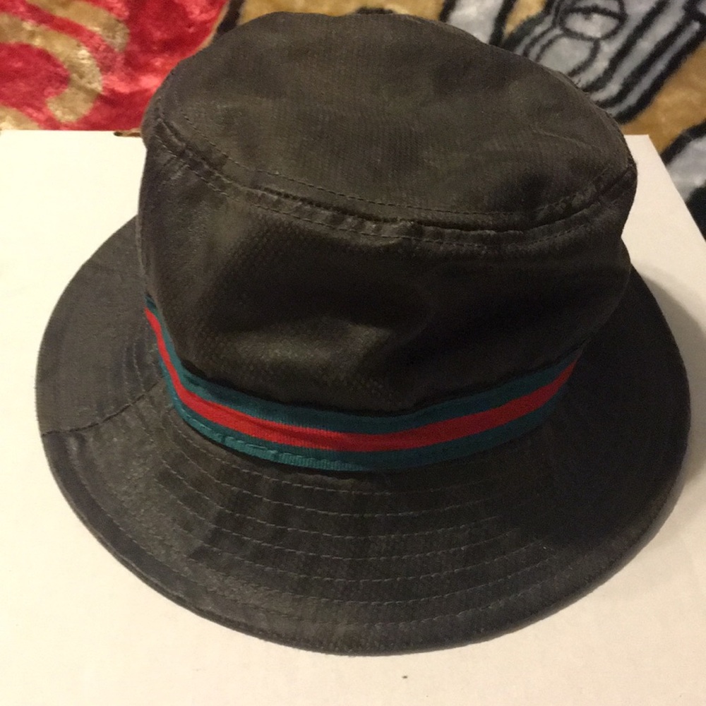 Bucket hat by Official