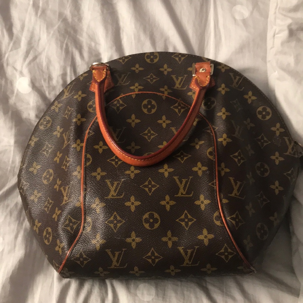 LOUIS VIUTTON BOWLING STYLE PURSE, **PRICE DROP**