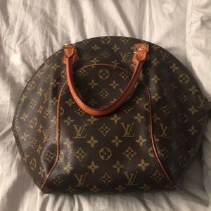 LOUIS VIUTTON BOWLING STYLE PURSE, **PRICE DROP**