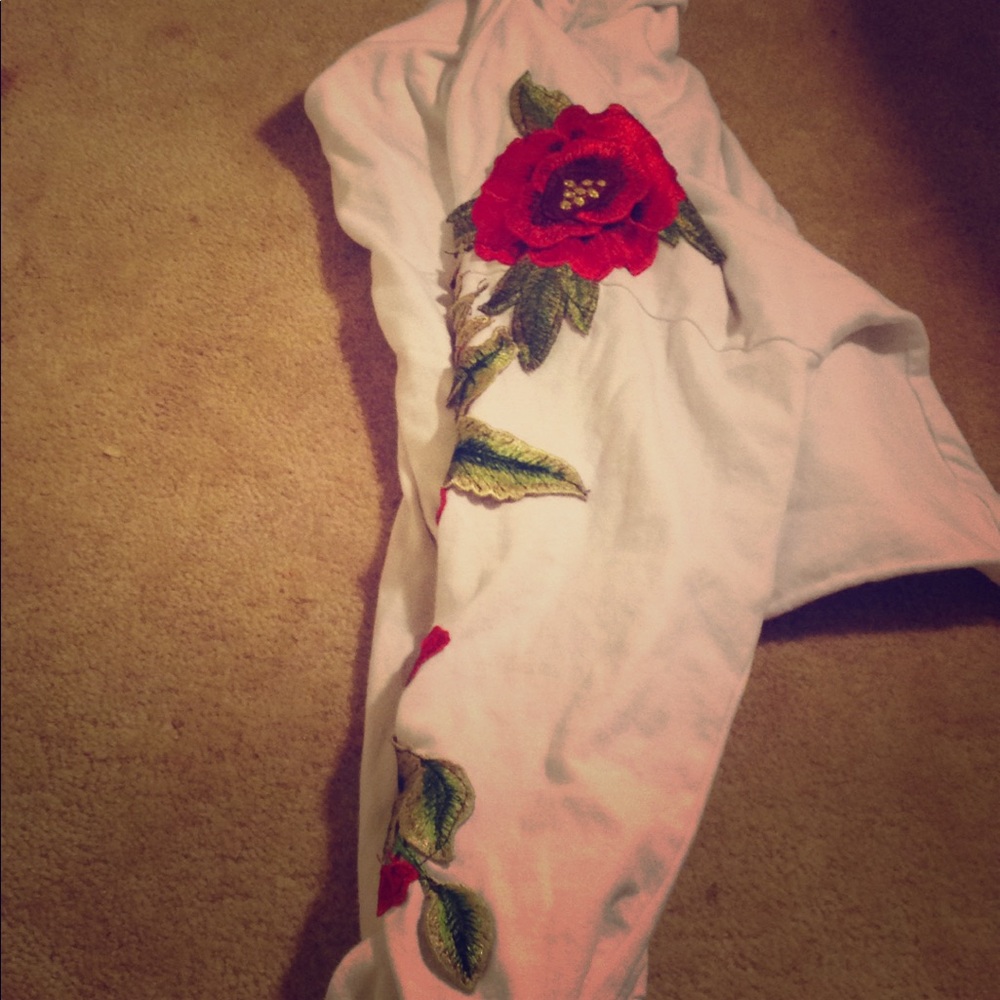 Sweater Crop Top With Roses