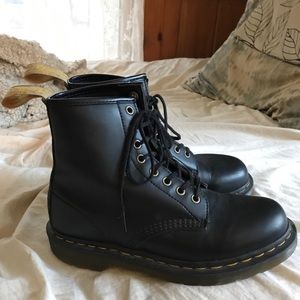 vegan dr. martens boots