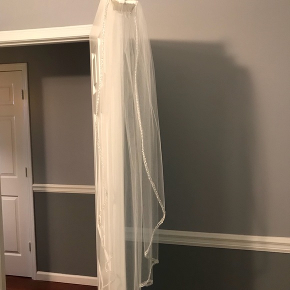 Beaded wedding veil main image 4