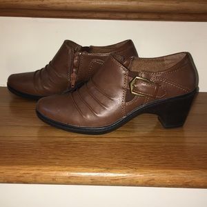 Easy street comfort wave sz 6.5M Brown booties