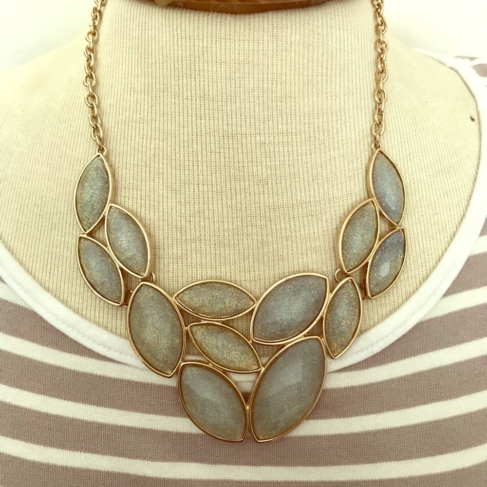 Leafy shimmer necklace ♥️