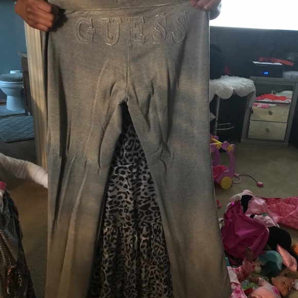 2 piece guess sweat pants - Picture 2 of 2