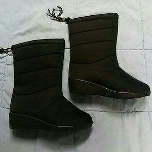 Winter boots (NWOT)