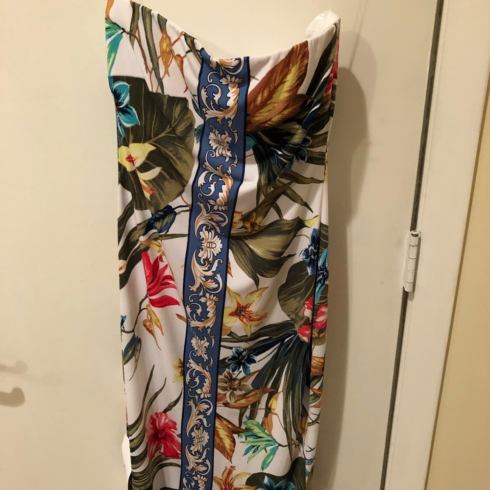 Strapless tropical print