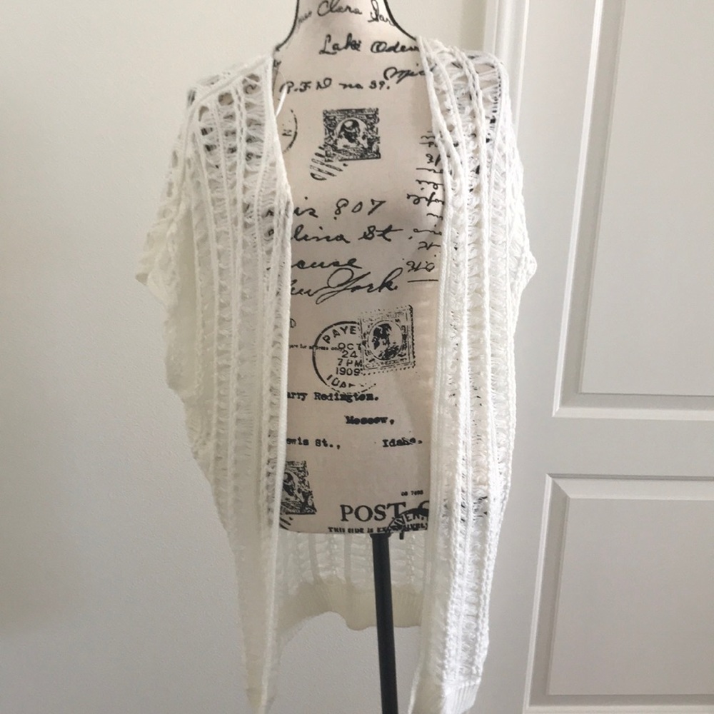 Women’s Ultra Flirt  loose knit vest white NWT