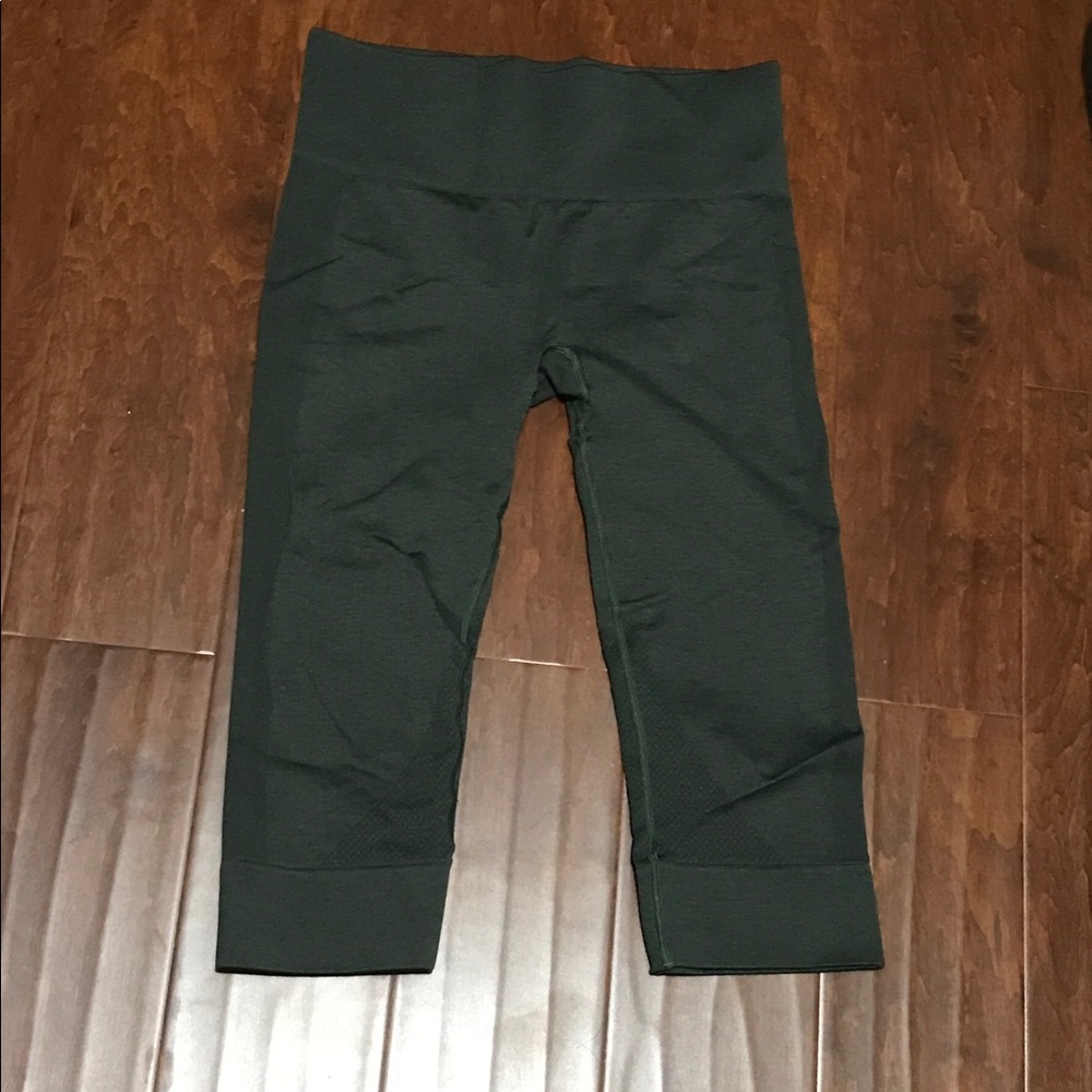 Lululemon seamless crops