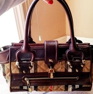 Authentic Burberry Manor Quilted Check Large