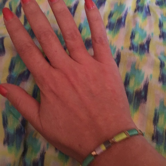 Great spring color and gold studded cuff - Picture 2 of 5