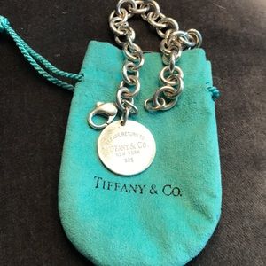 Return to “Tiffany & Co” charm braclet