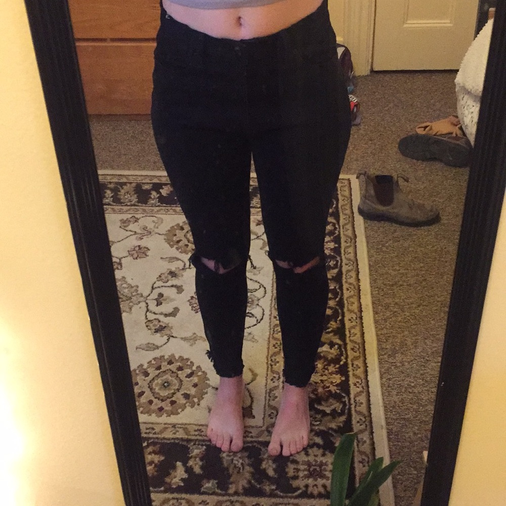 BDG High Waisted Torn Jeans sz 28