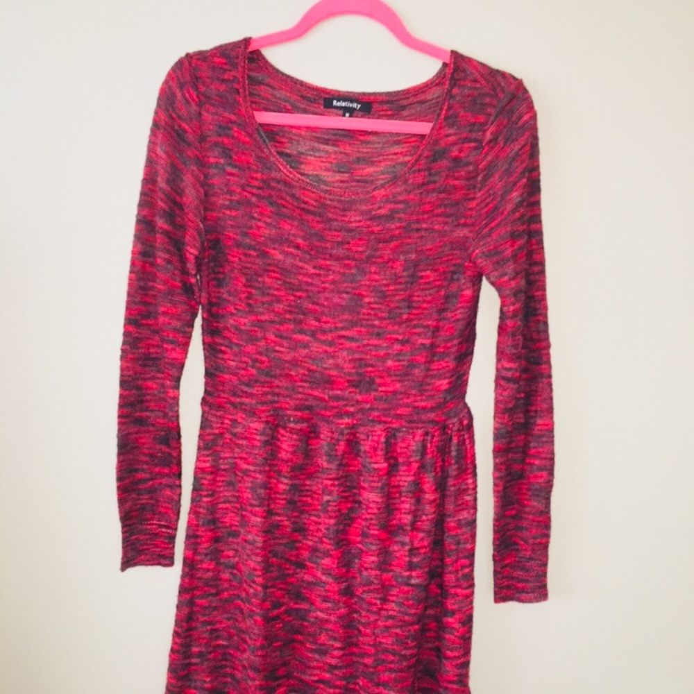 Sweater dress in red and black