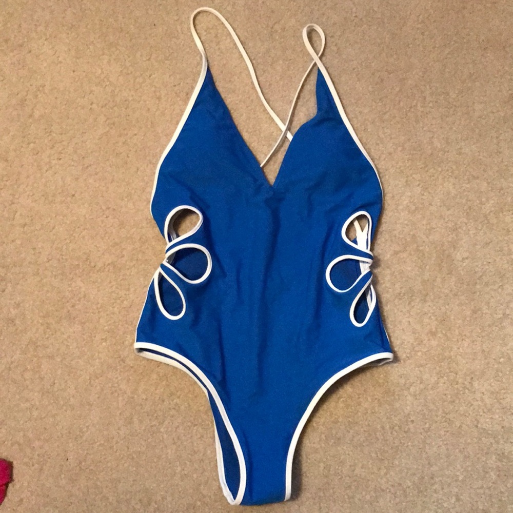 One pice swimsuit never worn