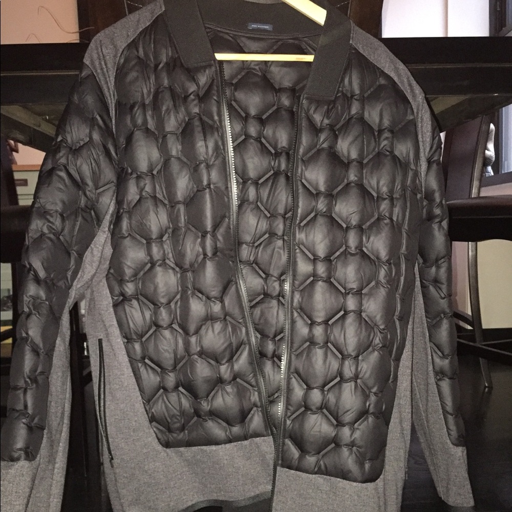 Brand new coat perfect for athletic / outdoors!