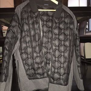 Brand new coat perfect for athletic / outdoors!