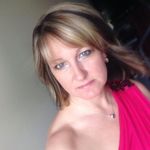 Meet your Posher, Lori - Picture 1 of 1