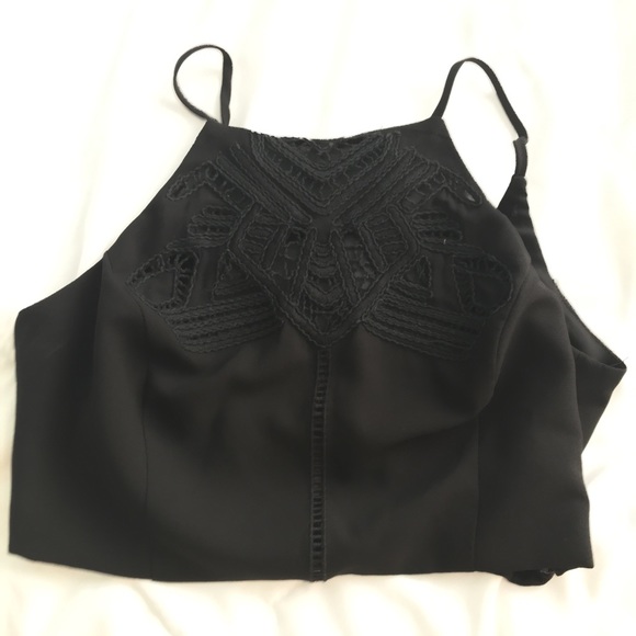 Cropped halter top - Picture 1 of 3