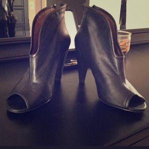 Black leather booties size 6.5 by Market & Spruce