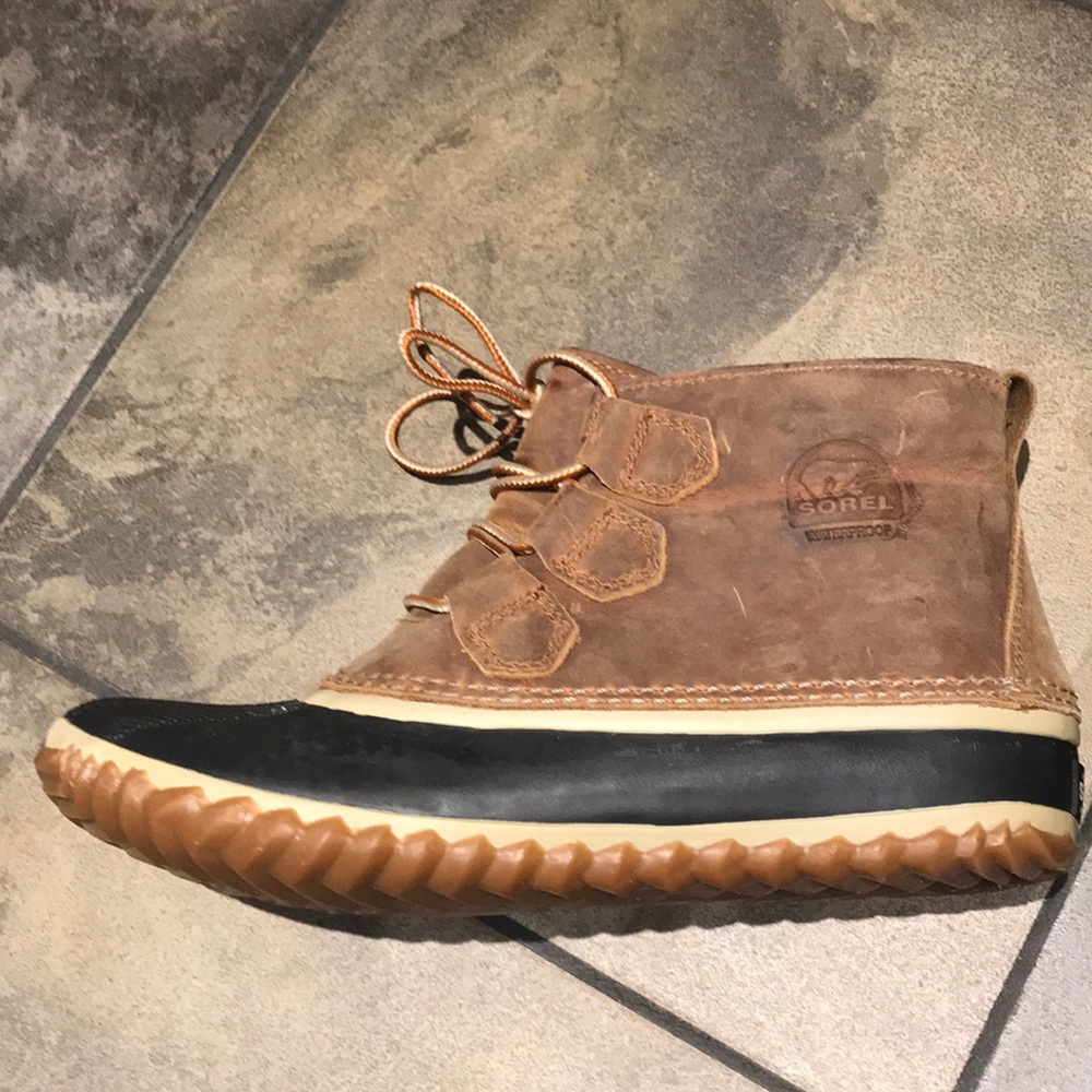 Sorel Women’s Out n About Leather Duck Boot Size 9