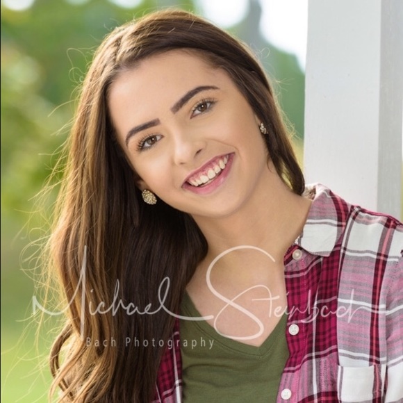 Meet your Posher, Caitlin - Picture 1 of 1