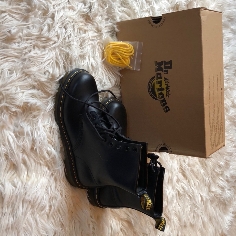 BRAND NEW Doc Martens size 9