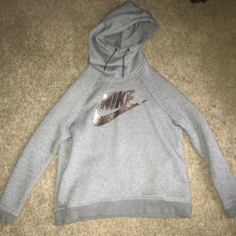 Nike women’s pullover