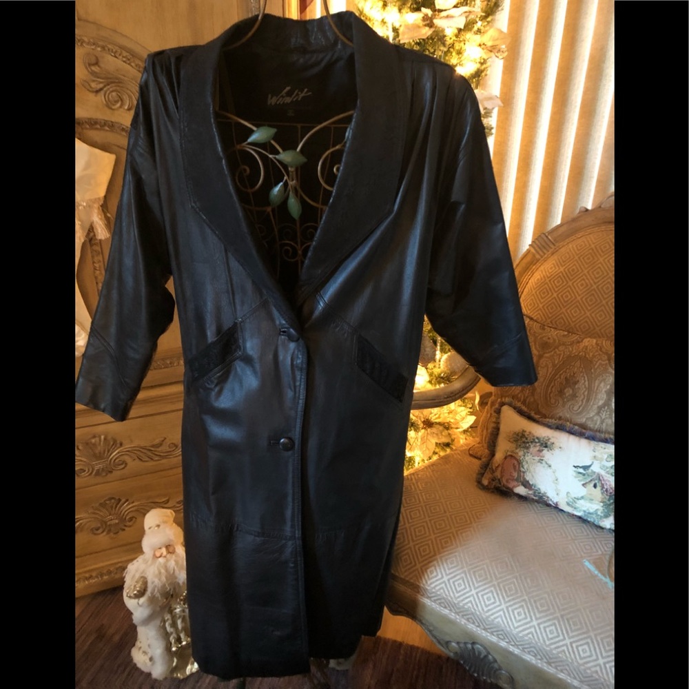 HP🎉Gorgeous,vintage,petite long leather coat 💗