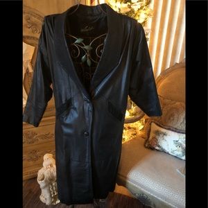 HP🎉Gorgeous,vintage,petite long leather coat 💗